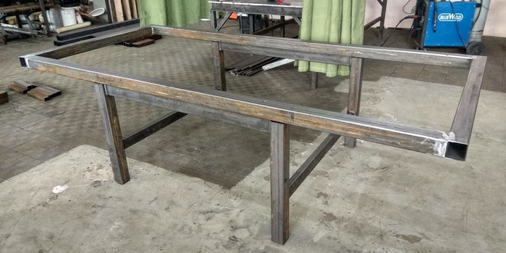 фото подстолье из профильной трубы